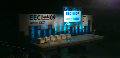El escenario en el que se celebro el III European Ecommerce Conference, en el centro del escenario del teatro circo Price de Madrid.