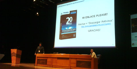 Enrique Aguilera, de Panda, solicitando un enlace durante su charla en Search Congress Bilbao. Esto es linkbuilding y lo demás son tonterías.